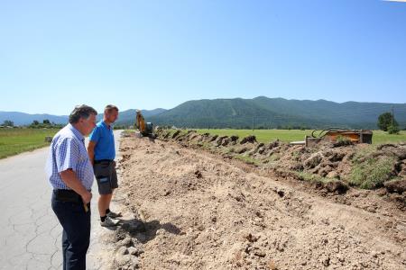 ZAČETEK GRADNJE KOLESARSKE POTI CERKNICA DOLENJE JEZERO 01 FOTO LJUBO VUKELIČ